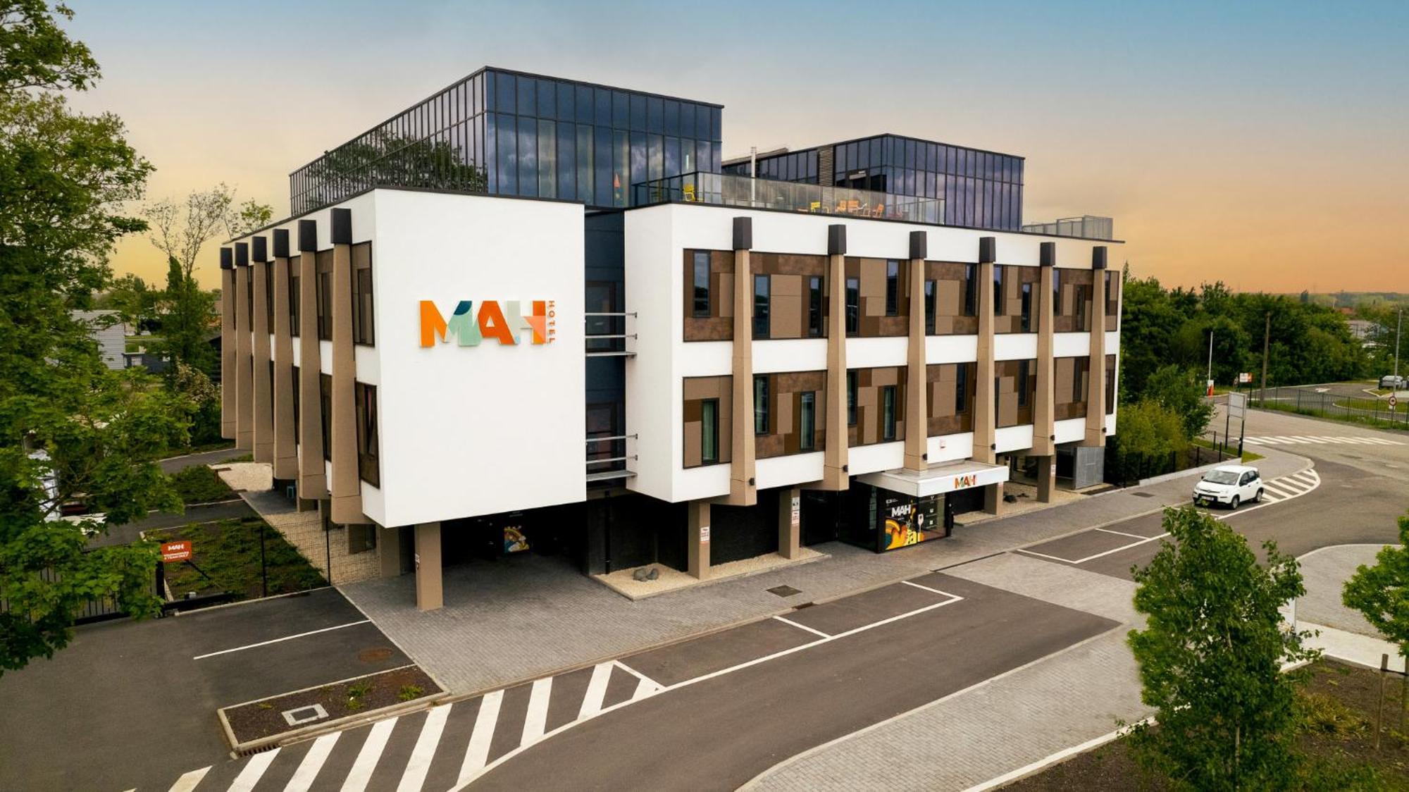 Mah Hotel Saint-Ghislain Exterior photo